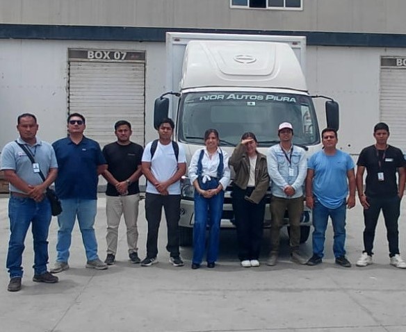 sutranperu's tweet photo. 🚨 #SutranEnAcciónNacional | Especialistas de Sutran brindaron asistencia técnica a empresas de transporte de ámbito nacional, con recomendaciones para mejorar el control de sus flotas y operaciones, promoviendo el cumplimiento de la normativa de tránsito y transporte terrestre📋 https://t.co/7JehNDHYcw