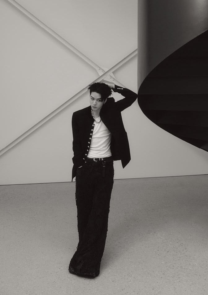 _elle4_'s tweet photo. Big fan of looks that emphasise his tiny waist and long legs 🙂‍↕️ https://t.co/jryVVPGgj1