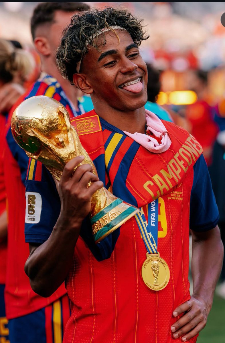 EEZZEE_001's tweet photo. Lamine Yamal started playing for Barcelona and Spanish national team at 16. Fucking 16
Who the F is olise .

For context, Ronaldo's kid is 16 and he can't even control his on legs talk less of a ball

Stop disrespecting my boy https://t.co/PMRw0YJSFk