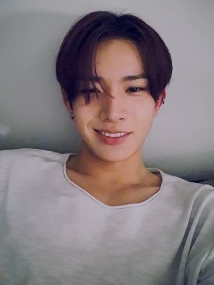 enhypenourloves's tweet photo. Let's not forget that this was that live that he said if your stressed play with  me😳 https://t.co/yBeBahjxco