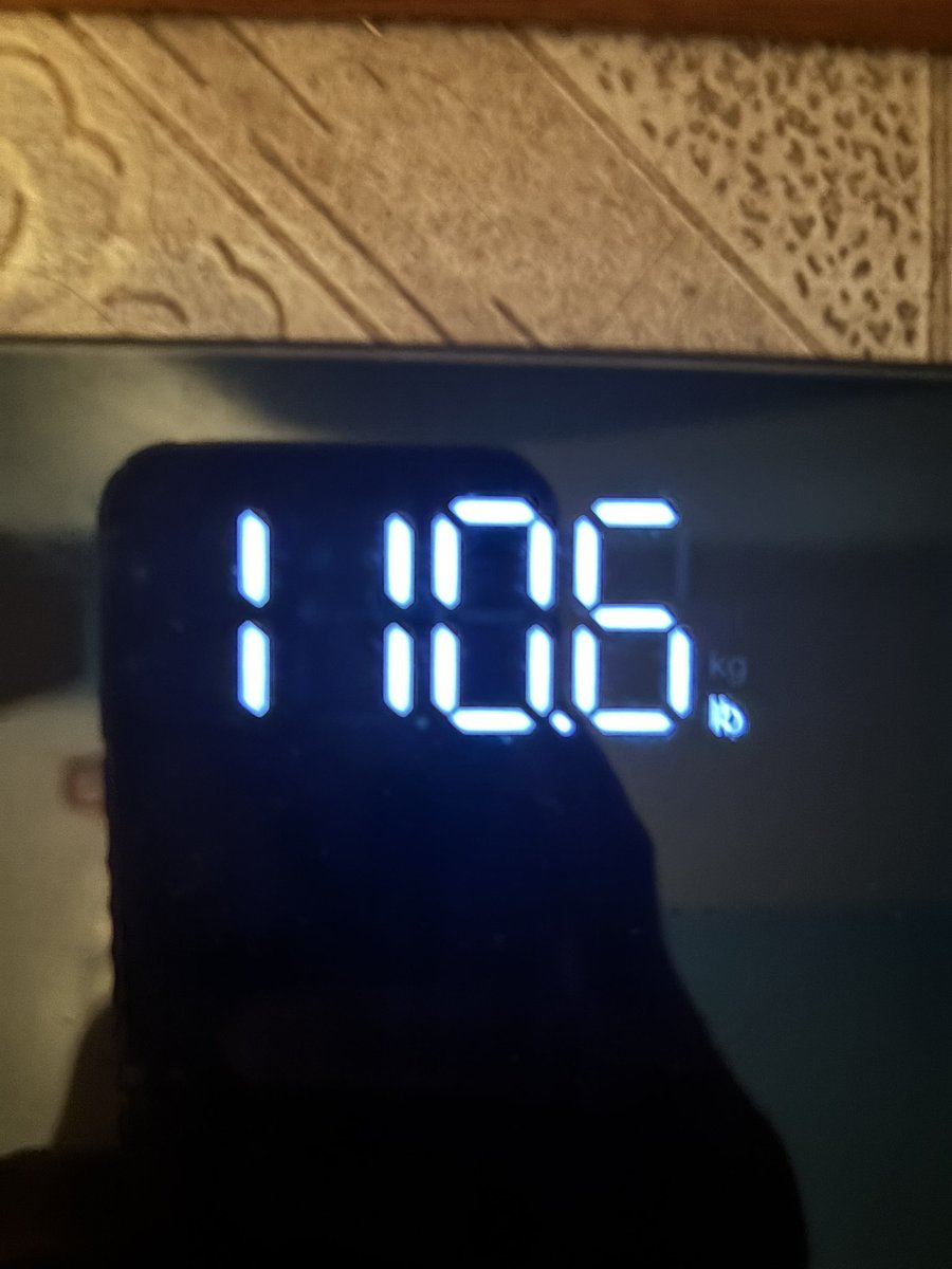 syrensbonez's tweet photo. 10/02   -3lbs overnight🤭

almost forgot to post my weight in from this morning https://t.co/cqi0VBVdmY