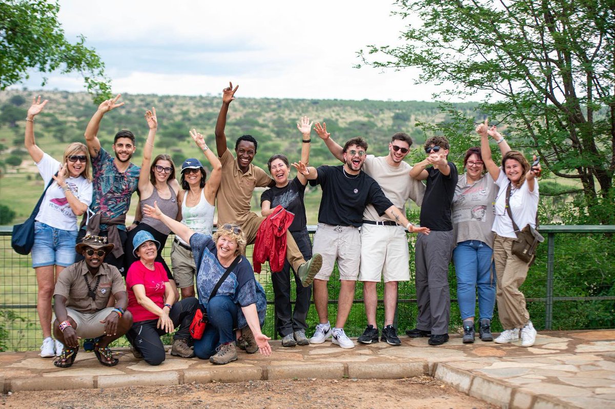 Sussanie's tweet photo. Il nostro gruppo con vista sul fiume Tarangire. https://t.co/qGssslLU0j