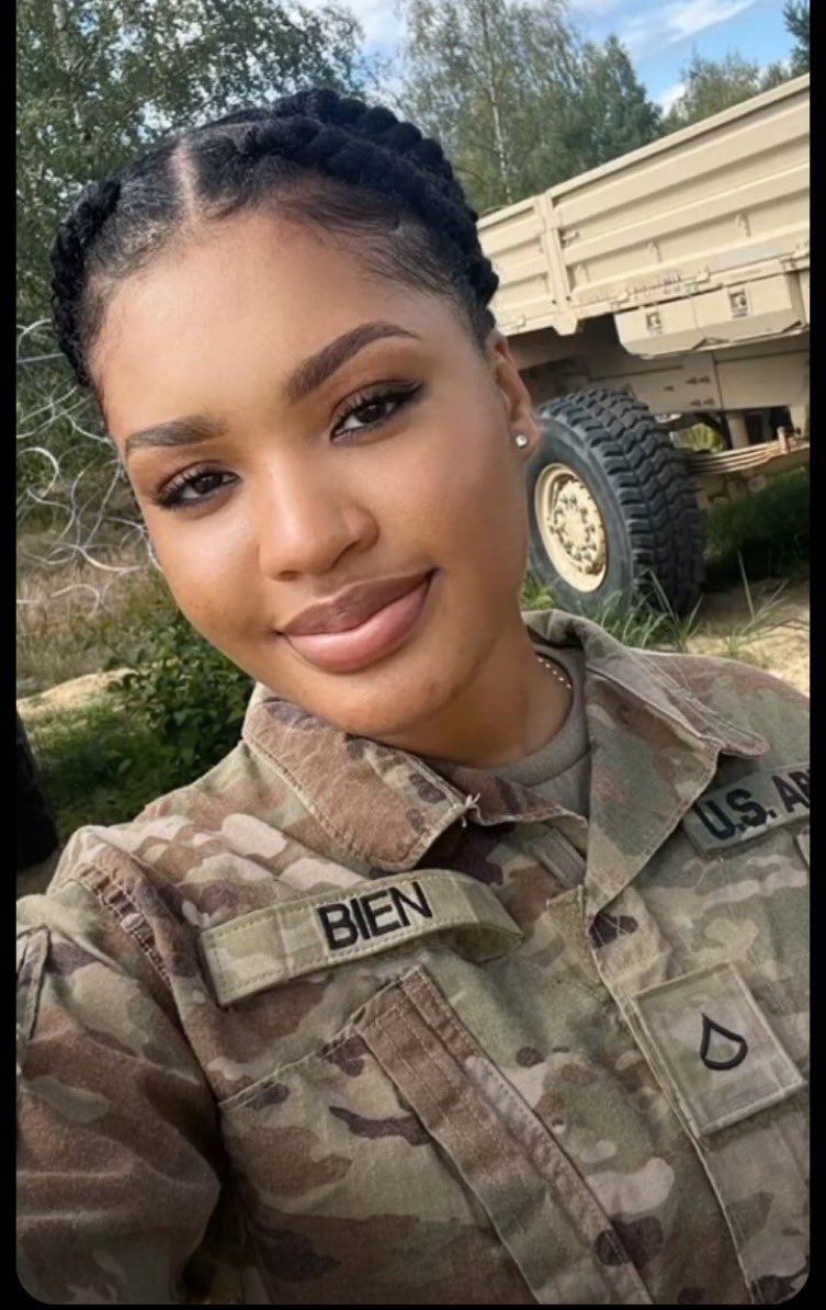 lajansereEmily's tweet photo. I really got a nice smile 😊 Lol self crush 😻 https://t.co/pBvK1xAqXX