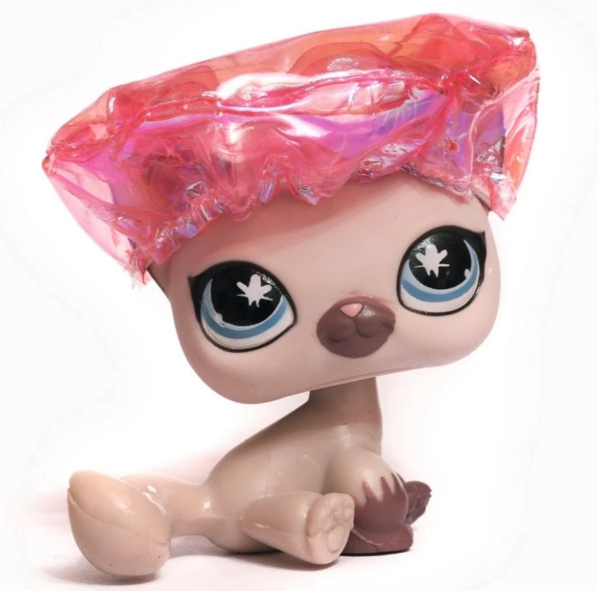 judeykat's tweet photo. this is lps 664! she was released in 2008 in the second rendition of the squeaky clean play set. https://t.co/zDOrotJU60