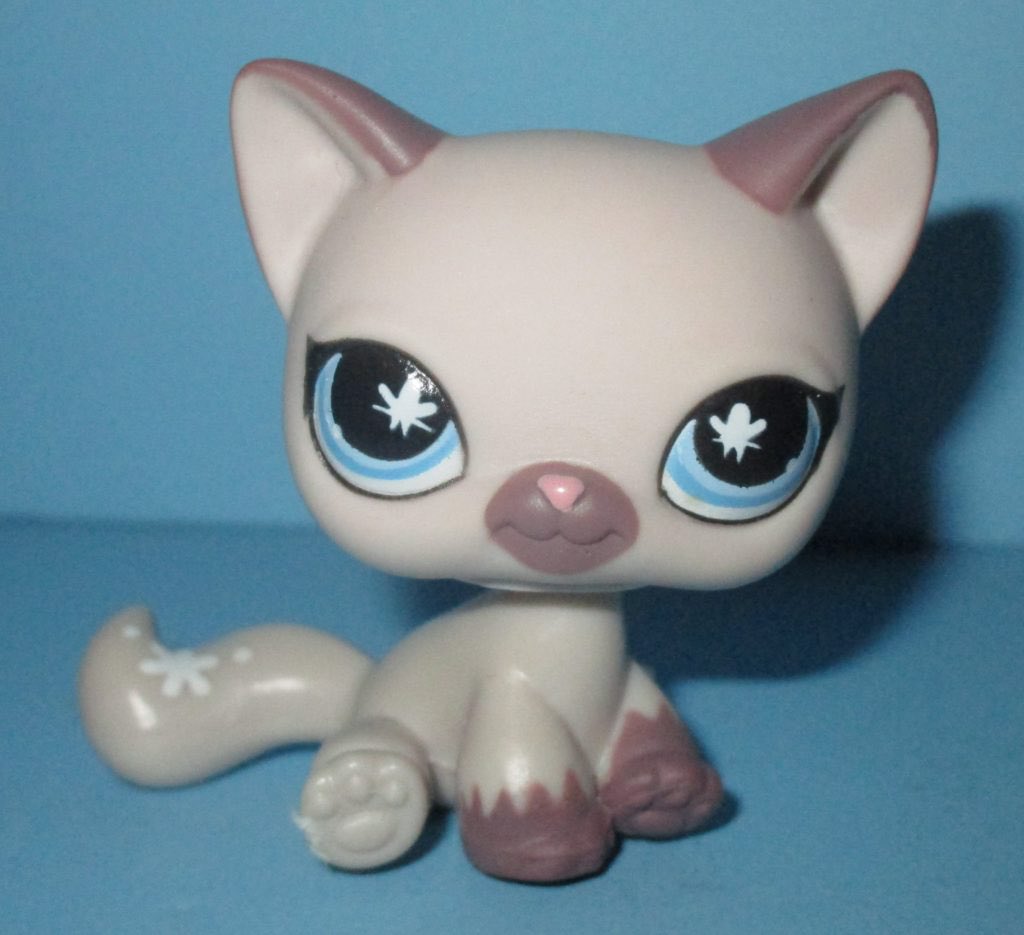 judeykat's tweet photo. this is lps 664! she was released in 2008 in the second rendition of the squeaky clean play set. https://t.co/zDOrotJU60