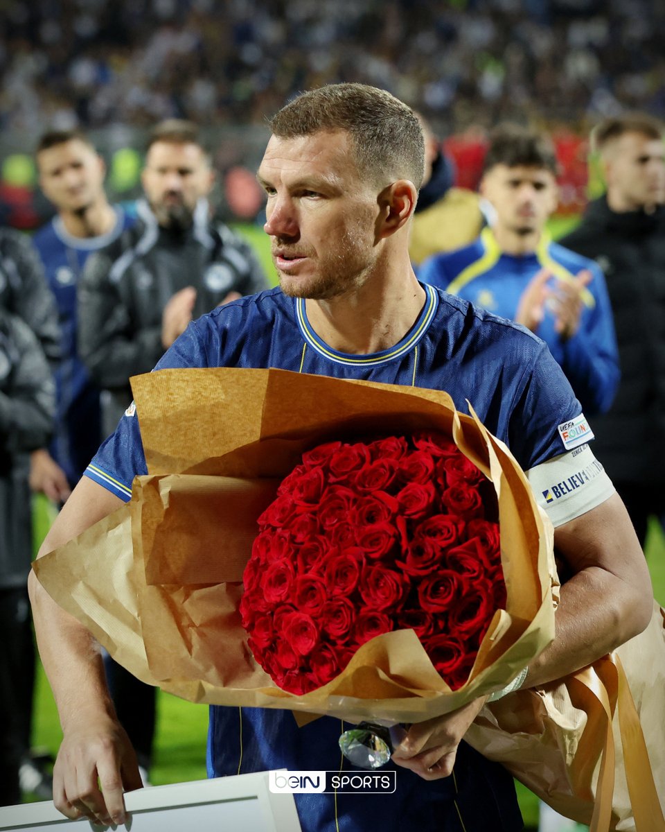 beINSPORTS_TR's tweet photo. 🇧🇦 Bosna Hersek A Milli Futbol Takımı, efsanesi Edin Dzeko'ya veda etti... https://t.co/NUEWR8xJA4
