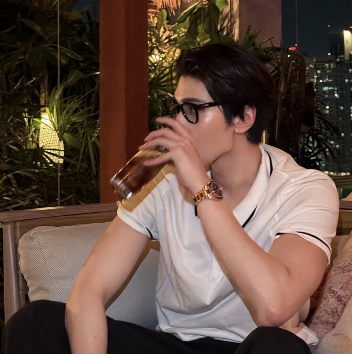 Bubbly25777's tweet photo. Dunk asking why people want him to be a teacher like bro🫪🫪 The answer is right infront of you

JOONGDUNK AISITERU TOKYO 
#JOONGDUNKxFANDAY36INTOKYO https://t.co/9QjFmRKrKR