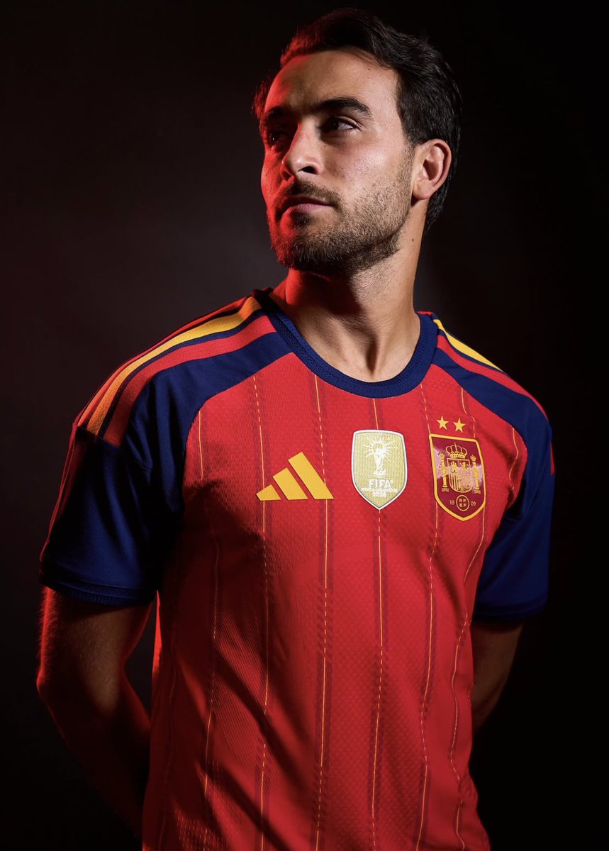 xcowboylikemel's tweet photo. ferran, pedri, eric y dani olmo con la camiseta con la segunda estrella ⭐️ ⭐️
mi team dominó 🥹 https://t.co/16r52OYQR9