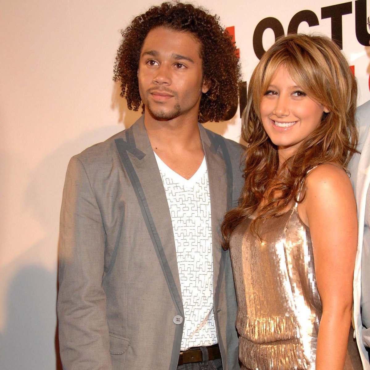 ThrowbackTisx's tweet photo. October 2nd, 2008: Ashley Tisdale attends the High School Musical 3: Senior Year Premiere in Madrid, Spain
•#CorbinBleu #CorbinBleu #ZacEfron #KennyOrtega https://t.co/QxKTXVomIw