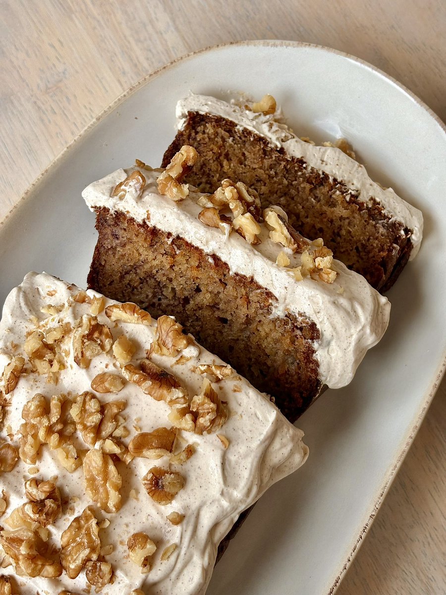 saweeeties's tweet photo. chai spiced banana loaf with maple brown butter cream cheese frosting https://t.co/g3H9km8ils