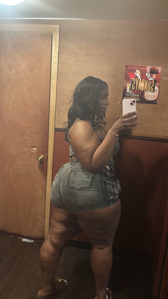ShiaVaeeee's tweet photo. Cute in the face…Heavy ona backside https://t.co/ykBlLfwBQa
