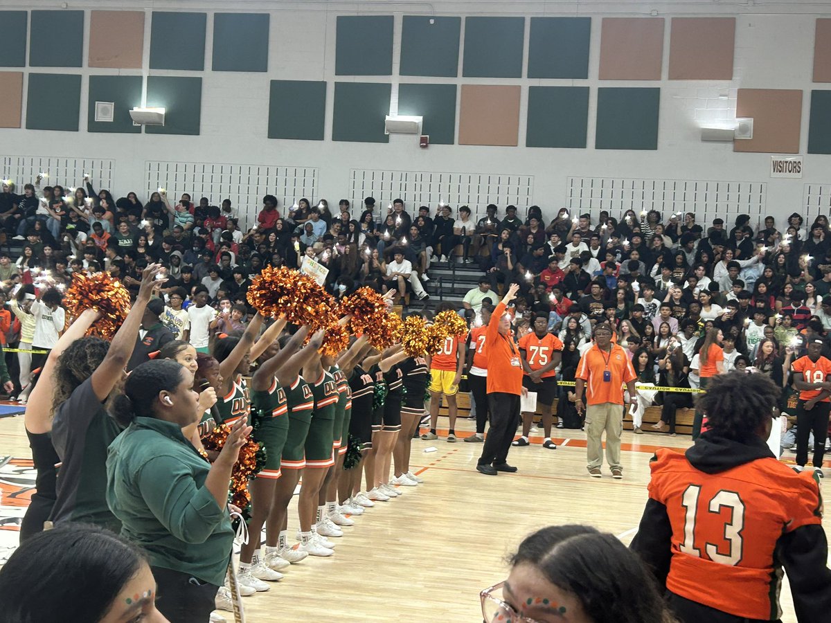 EdMathews's tweet photo. Great homecoming pep rally today for the Dunbar Tigers.

Thank you to our homecoming court, band, cheerleaders, players, staff, and everyone who packed the gym. 

We play the Lehigh Lightning at 7:30 tonight.

Go Tigers. #TigerPride https://t.co/g5TbD4sUdz
