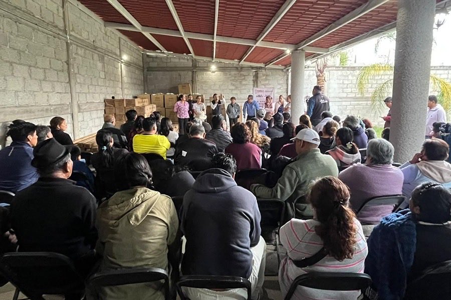 artemisa_laura's tweet photo. 🚧 Más de 6 mil proyectos de #ObraComunitaria forman parte de la meta para este 2026, acciones que mejoran la vida de las familias poblanas.

En Casa Blanca, #Amozoc, eligieron calentadores solares para sus viviendas ☀️🏠. Una decisión muy útil porque simboliza menos gasto para las familias y el aprovechamiento de energía limpia.

☝🏼Con la presidenta @Claudiashein y el gobernador @armentapuebla_, trabajamos desde el territorio para hacer más con menos ❤️.