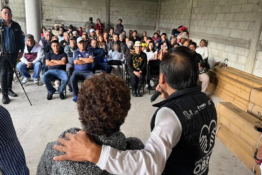 artemisa_laura's tweet photo. 🚧 Más de 6 mil proyectos de #ObraComunitaria forman parte de la meta para este 2026, acciones que mejoran la vida de las familias poblanas.

En Casa Blanca, #Amozoc, eligieron calentadores solares para sus viviendas ☀️🏠. Una decisión muy útil porque simboliza menos gasto para las familias y el aprovechamiento de energía limpia.

☝🏼Con la presidenta @Claudiashein y el gobernador @armentapuebla_, trabajamos desde el territorio para hacer más con menos ❤️.