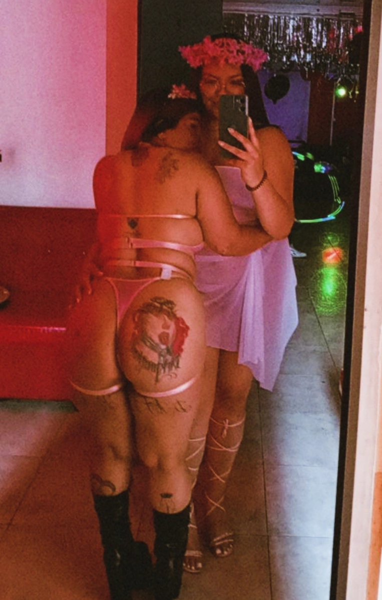 SOHARSW's tweet photo. VIERNEEEES DE PASARLA RICOOO!!! 💦😏

Mañana un día muy especial para la hermosa @Yaqui69_ acompañada de hermosas amigas 👽🛸

Disfruten el fin de semana, disfruten la vida siempre sin hacer daño a nadie 🥰

La 🏡 la más hermosita y acogedora #cab65 💫✨ https://t.co/5T6Kgo7uyv