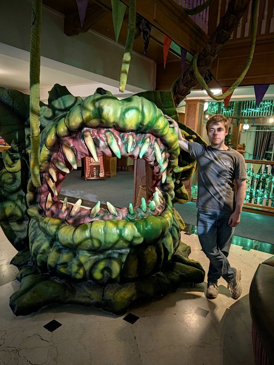 HiddenXperia's tweet photo. Just met the Gravemind, he said don’t you dare reboot Halo @Activision https://t.co/lP8fk2MVb6