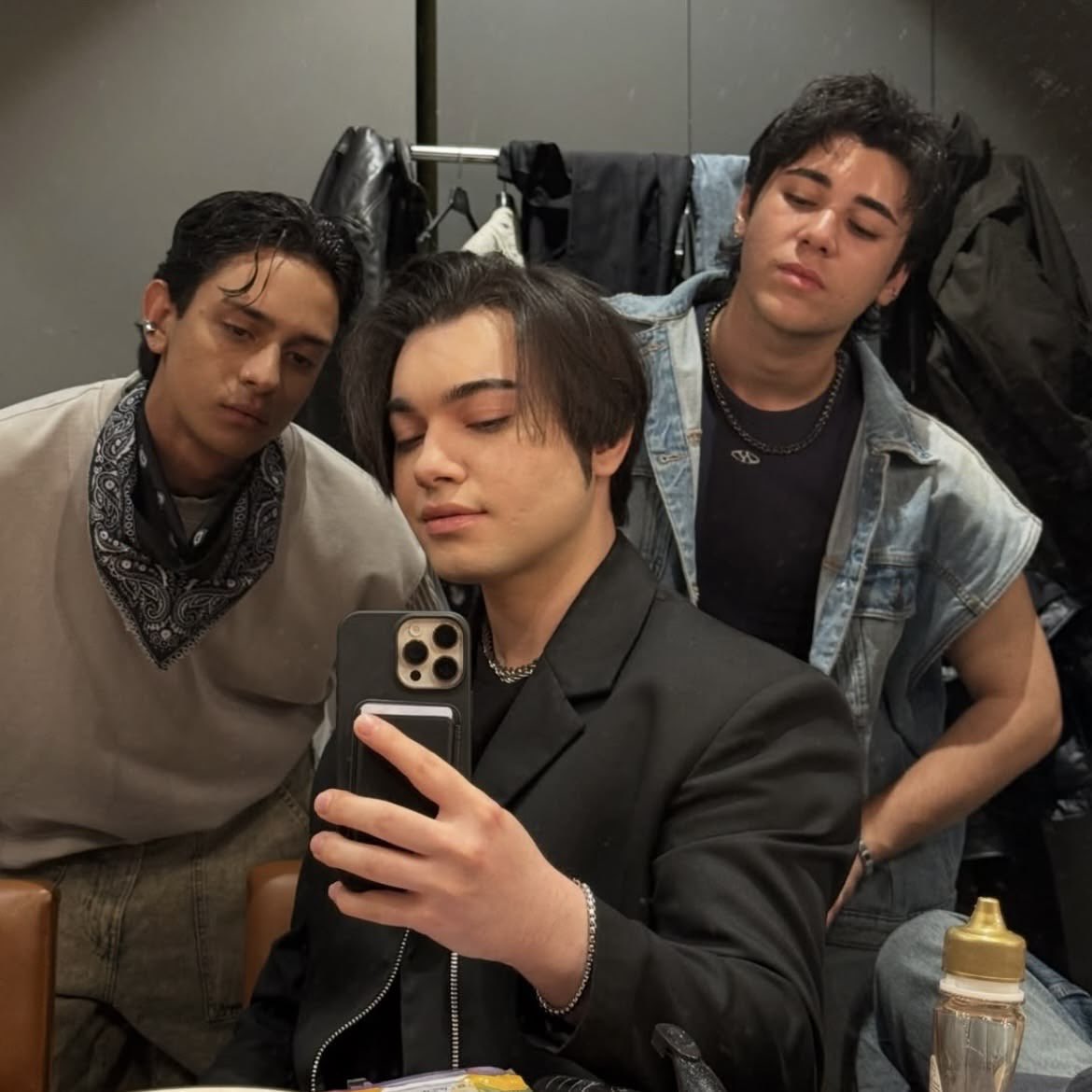 efesangirl's tweet photo. golden trio https://t.co/NQ1bStvwvy