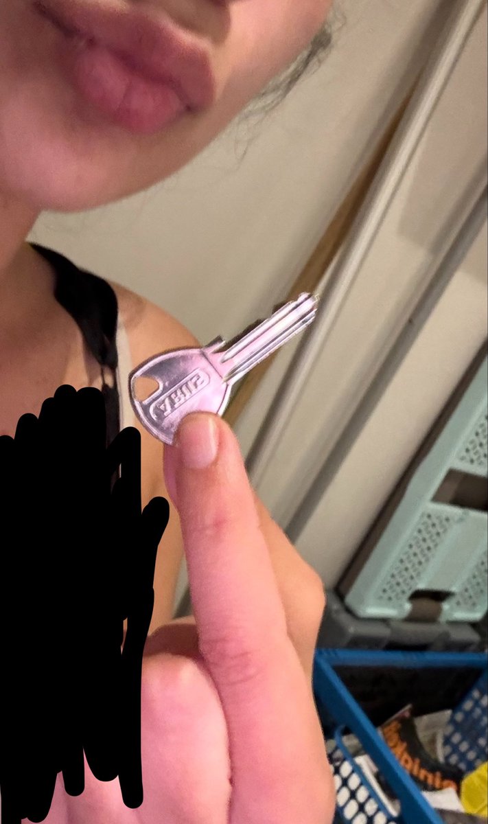DieGeilstegirl's tweet photo. Ersten Schlüsseeeelll 👅👅👅👅
#locktober #cage #key https://t.co/ymgpaIEz9z
