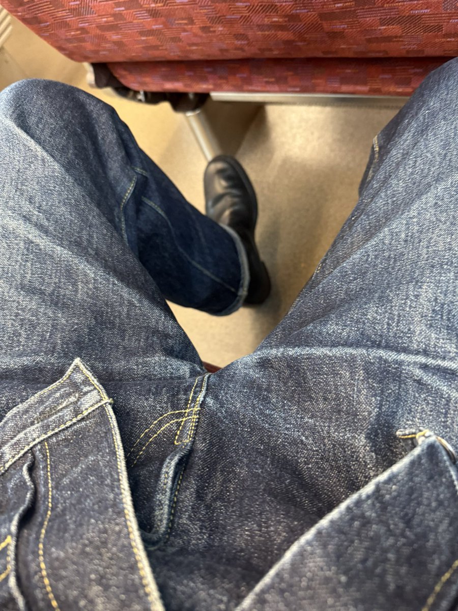 Junya1974's tweet photo. 電車で見ると
色落ちがよくわかる🫡
#TCB
#大戦
#BILTBUCK https://t.co/Np3htho92T