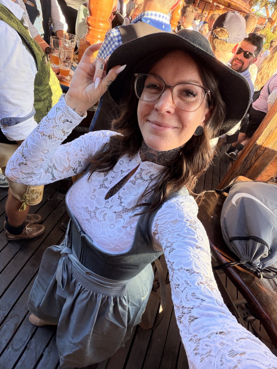 BrownieyQueeni's tweet photo. RT if you Like Bavarian Girls?🤭🥨 https://t.co/TqaLE3gKMs