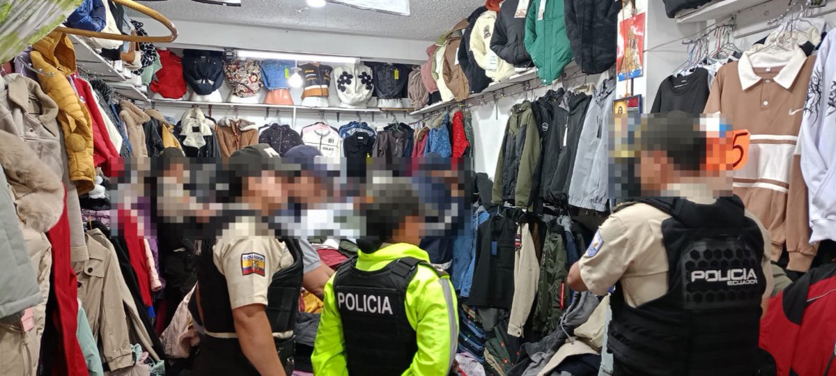 SRIoficialEc's tweet photo. #SRIenImbabura

En el centro de Ibarra verificamos que la mercadería que se expende tenga el respaldo documental correspondiente y que los locales comerciales cumplan con la normativa tributaria vigente. https://t.co/JNJAoHdVCy