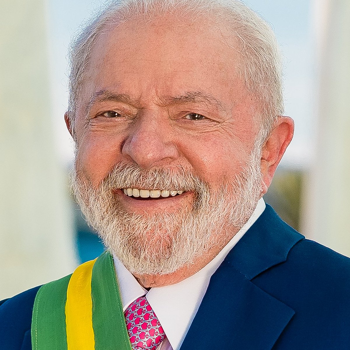 stagepopbr's tweet photo. Lula CRESCEU em Minas Gerais e chegou a 45% das intenções de voto no primeiro turno, contra 38% de Flávio Bolsonaro, aponta Datafolha. https://t.co/geT0BHAHTh