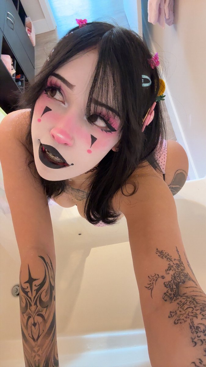 stimkybunni's tweet photo. just a couple sucks as friends plz https://t.co/hxAVzgzPwy