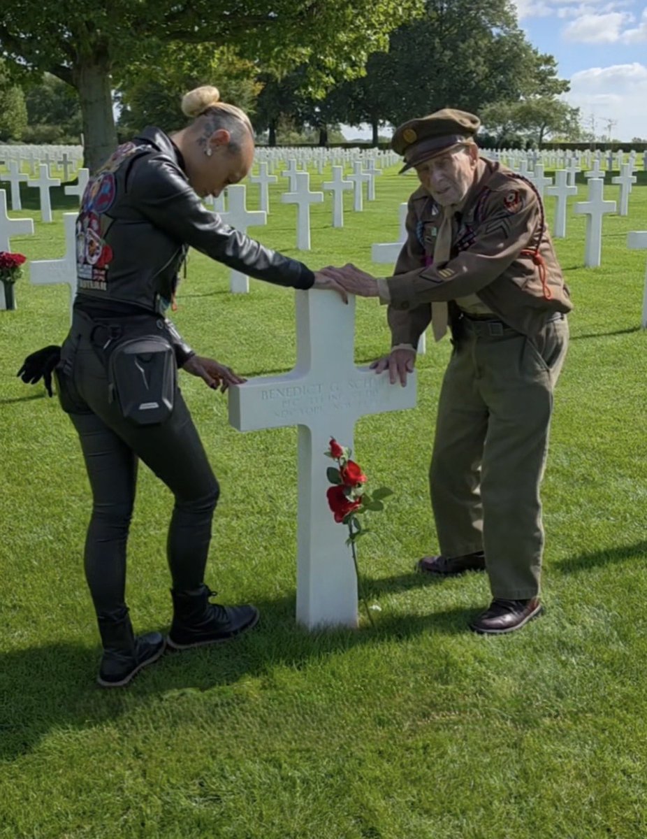 MilitaryCooI's tweet photo. On his 102nd birthday, World War I veteran Corporal David Marshall had only one wish: to visit the grave of his best Army friend, Benedict George "Smitty" Schmitt.

David knows he may never have the chance to return again, which made that visit even more precious. https://t.co/8ILECcOifg
