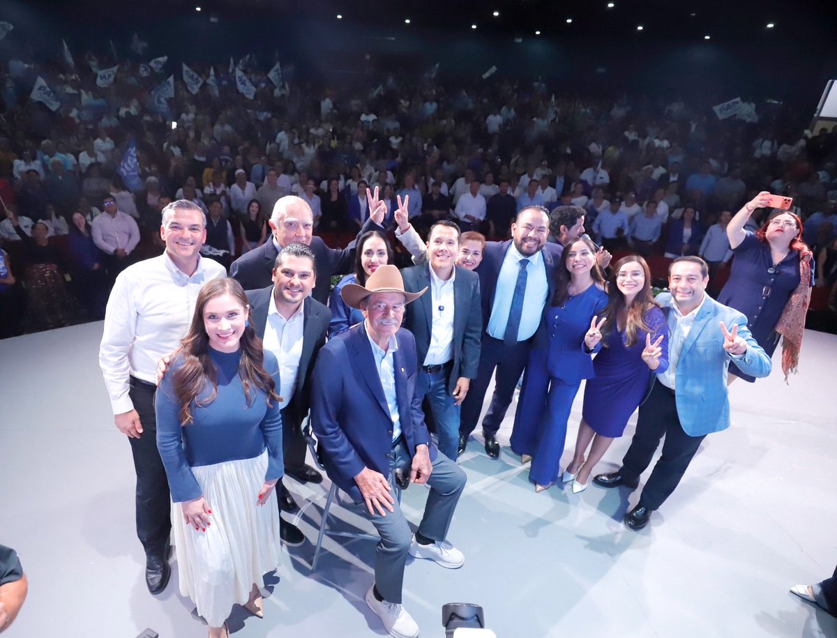 PANNLMX's tweet photo. 💙 Una noche para recordar nuestra historia y raíces de Acción Nacional, desde San Nicolás y con la presencia de Vicente Fox.
#PANNL #AcciónNacional #ConmemorandoNuestraHistoria https://t.co/uGw6FqBp4j