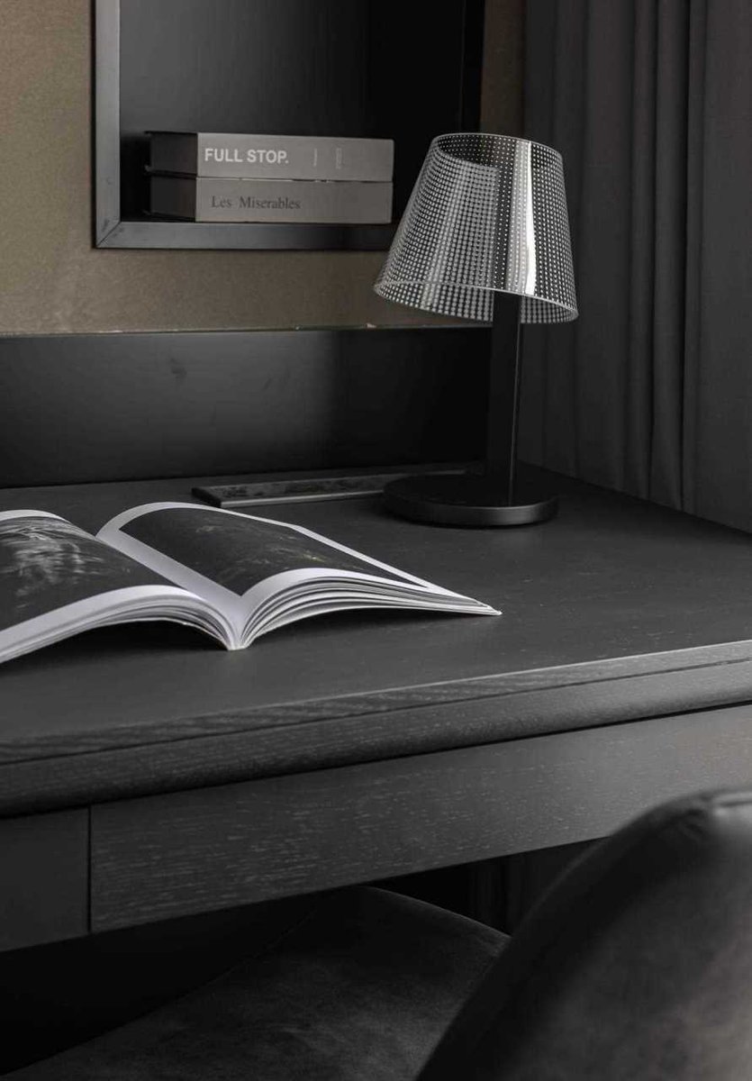 tarap_mca96_075's tweet photo. [This is a photo of a small wooden pole placed horizontally, with a thin wick dipped in black ink attached to its end, creating a quiet study atmosphere.]， https://t.co/zjuaKVM5lt