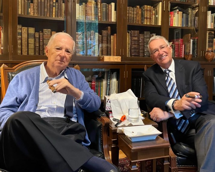 neoliberalover's tweet photo. Cuando tu padre te enseña a trabajar y a progresar se nota, @RicardoBSalinas 

Cuando tu padre te enseña a mentir, robar y traicionar, también se nota. https://t.co/ZhPwxLW8GX