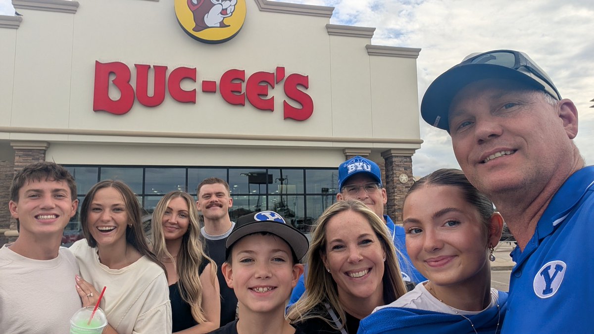 MoakFam's tweet photo. Houston ➡️ Buc-ee’s ➡️ Fort Worth. The Cougar caravan is officially on the road! 🏈🦫 #GoCougs #BeatTCU https://t.co/dOtGwM25Lp