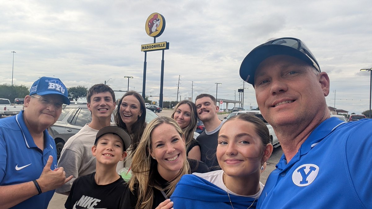 MoakFam's tweet photo. Houston ➡️ Buc-ee’s ➡️ Fort Worth. The Cougar caravan is officially on the road! 🏈🦫 #GoCougs #BeatTCU https://t.co/dOtGwM25Lp