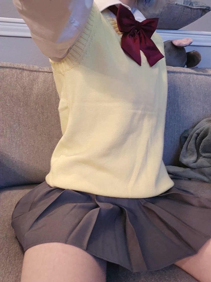 isogaivirtual's tweet photo. So... Boys in skirts? https://t.co/dvEidLqKaS