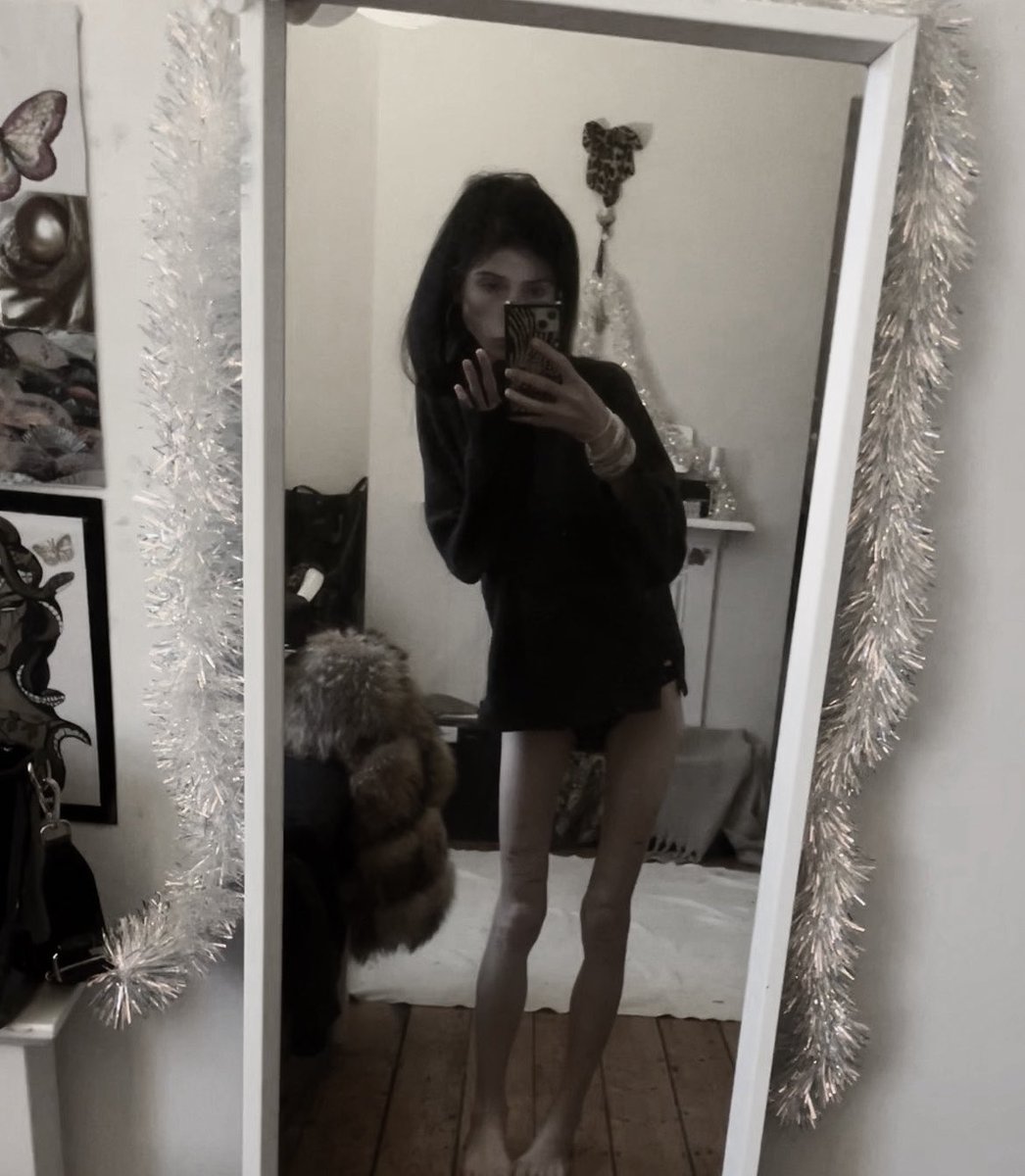 Scorpiooobbyyy's tweet photo. legs bc - goodnight ilyy moots  ೀ https://t.co/RizaibZjdw