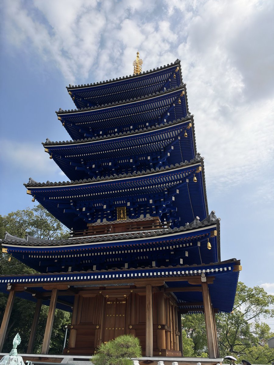 snaka110's tweet photo. おはようございます。西国33所特任中先達の旅は札所24番中山寺にお参りしました🙏9/24参拝 今回は2寺だけ参拝でゆっくりとお参り🙏 おばあさんと娘らしき人がお参りしてて おばあさんが あの青い塔を近くで見たいと言われて無理と娘に言われたのでエレベーター🛗教えてあげたら喜ばれてた🙏 #西国巡礼 https://t.co/yQi93oZAaO