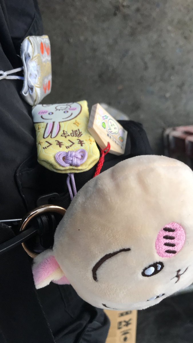 KIRA__Musa's tweet photo. 俺の見た目でちいかわグッズを買ってると転売ヤーに見えるかもしれないのか…
カバンのうさぎ増殖させたら大丈夫かな… https://t.co/1OJtGGru74