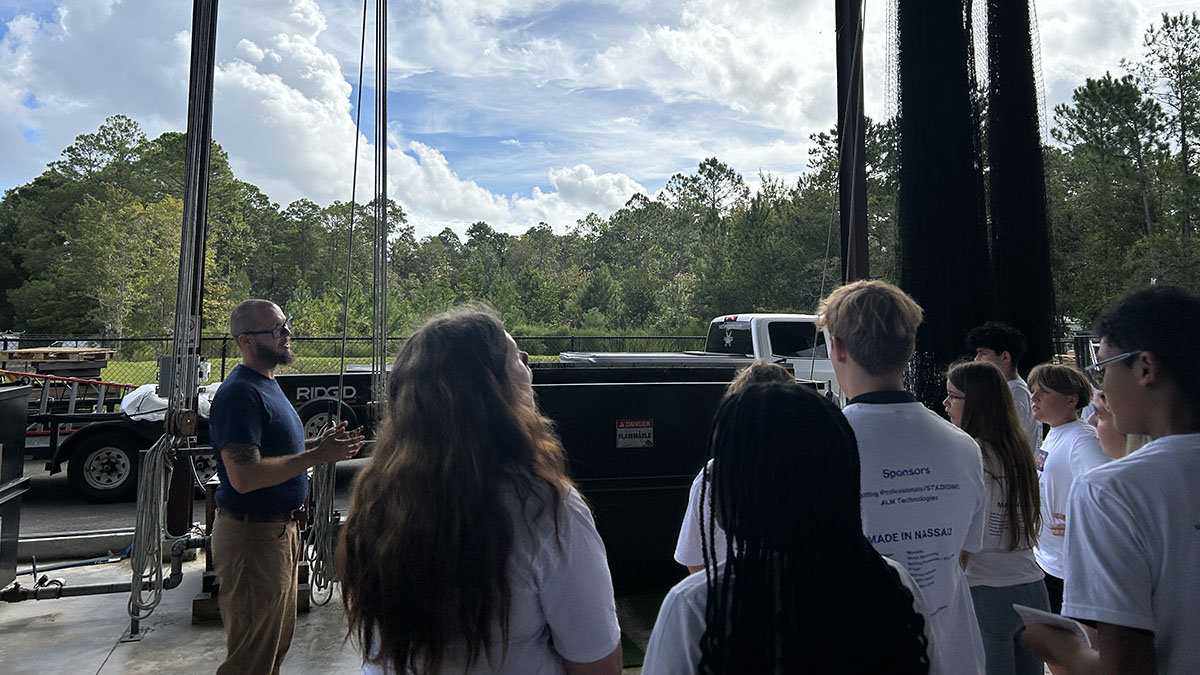 NettingPros's tweet photo. The next generation of the @NassauFL workforce spent #MFGDay26 with us. Yulee High School students toured our facility to see how we design, engineer, fabricate and install for sports facilities across the U.S. Thanks for visiting, students! @NassauFL @MfgDay https://t.co/DGymEP8NY6