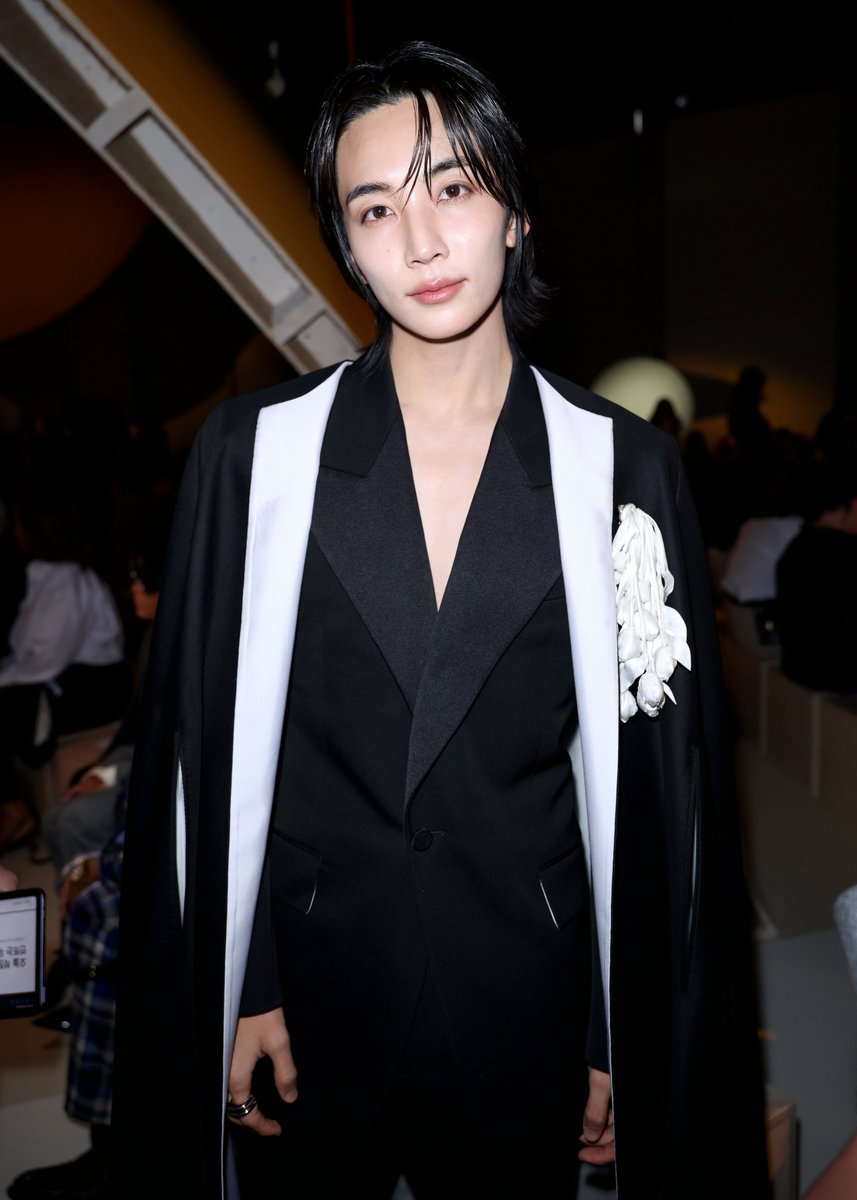 billboard's tweet photo. SEVENTEEN's Jeonghan attends the Givenchy Womenswear Spring/Summer 2027 show. https://t.co/TzMOsJYCMN