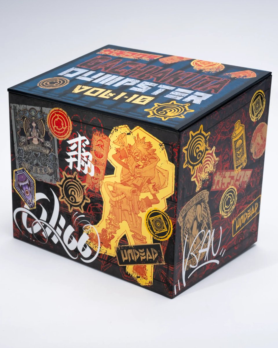 KodanshaManga's tweet photo. The massive Gachiakuta by @KEI_URANA &amp; @3aruyanen is getting its first-ever box set - and we've got an exclusive first look at it!

Collecting Volumes 1-10 + reusable bag, the Gachiakuta Dumpster Season 1 Manga Box Set is out on 10/13. Pre-order it here: https://t.co/EW8RAFDTT6 https://t.co/cLZQn46O1V