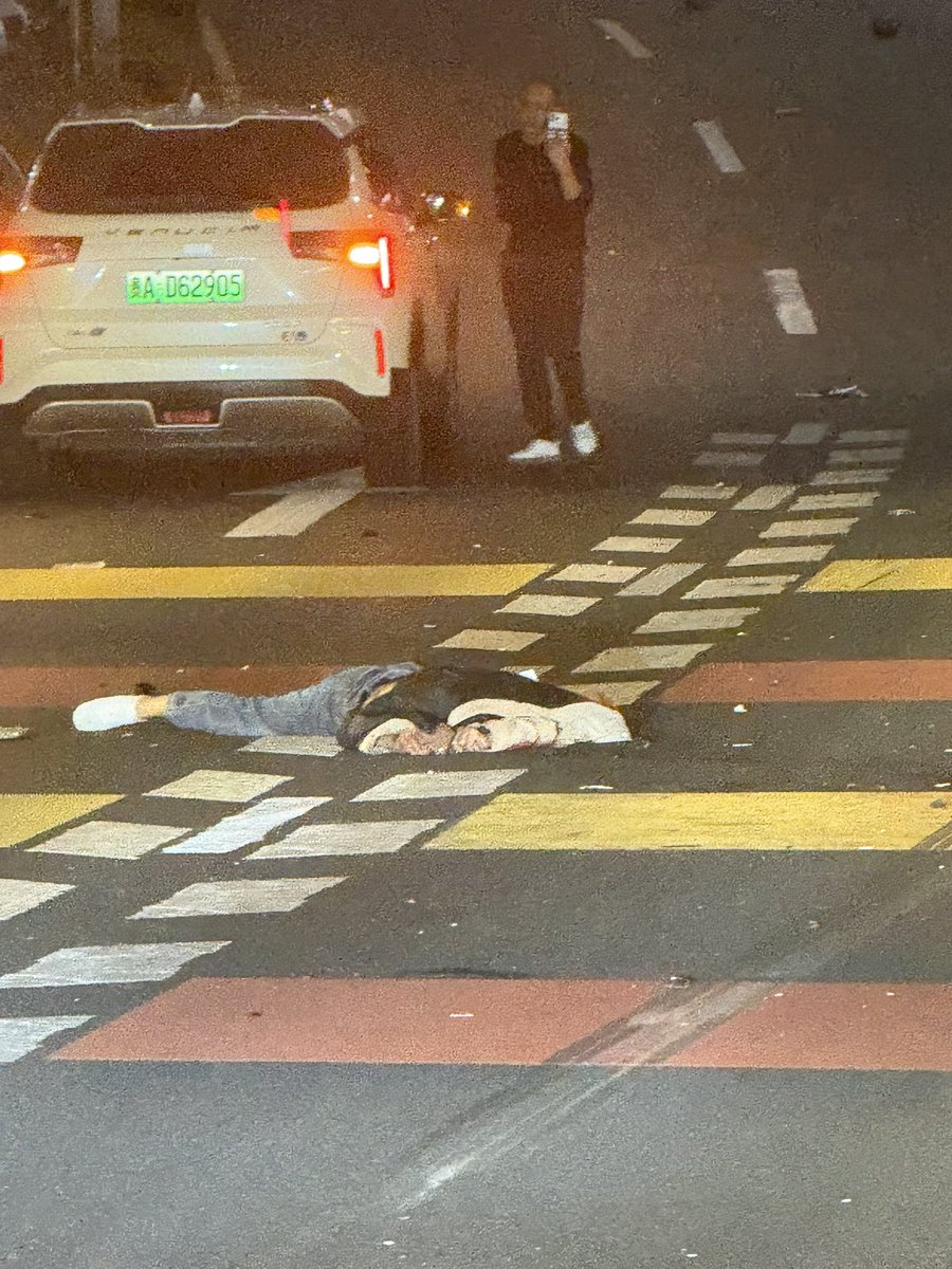 wjslxy's tweet photo. 就在刚才 4.30分 花期大道上 发生两死 交通事故 肇事者跑了 https://t.co/wX3JXMNlsu