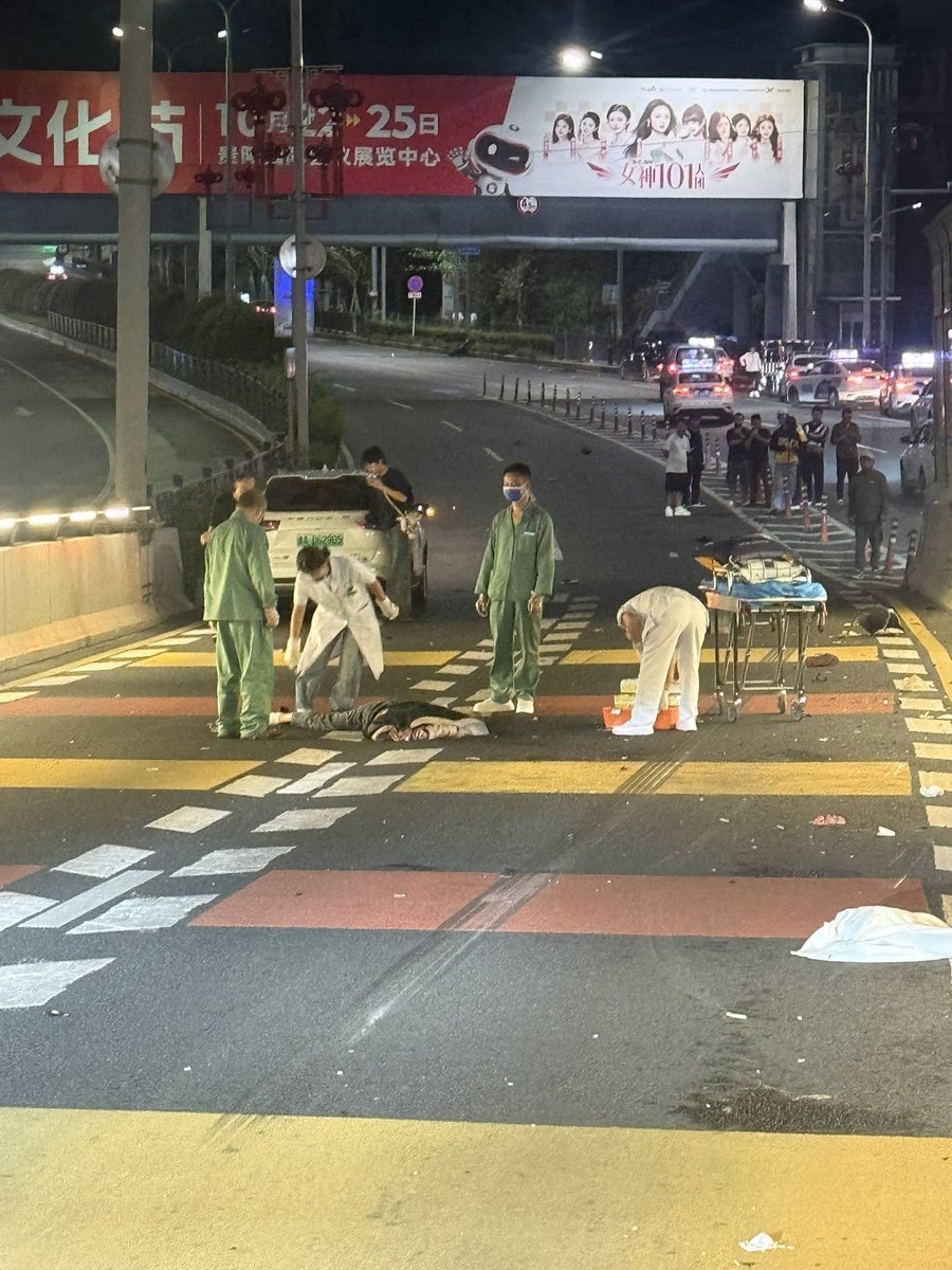 wjslxy's tweet photo. 就在刚才 4.30分 花期大道上 发生两死 交通事故 肇事者跑了 https://t.co/wX3JXMNlsu