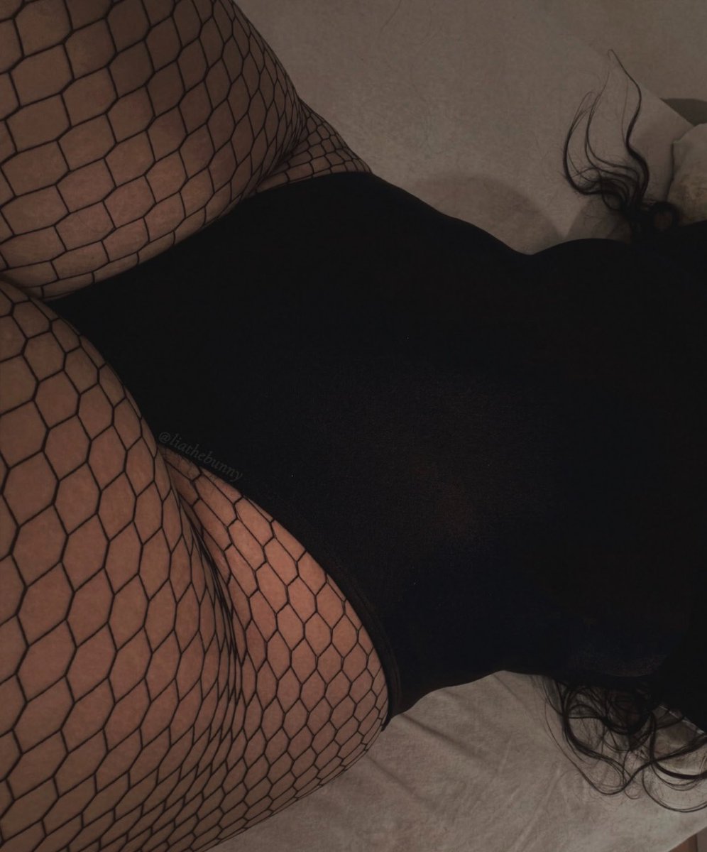 liathebunny's tweet photo. 𑣲 help me take it all off or push to the side and rip them to use me?!? ���˚࿔ https://t.co/dacwbQeOGQ