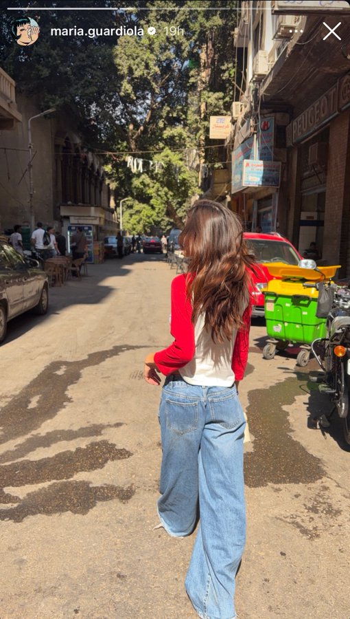 a5medv's tweet photo. ماريا جوارديولا في مصر بالمناسبة، مراحتش العلمين ولا العاصمة ولا اي مدينة جديدة، راحت اسكندرية وشوارعها القديمة ووسط البلد في القاهرة

دي الاماكن اللي الناس العاقلة بتحب تزورها، ماحدش بيحب يزور ناطحات سحاب وابراج ومولات والكلام الحمصي ده لانه موجود في كل حته في العالم

لكن شارع قديم وعريق، منطقة تاريخية...الخ هو ده اللي الناس بتحب تروحه لانه عملة نادرة في العالم حاليا