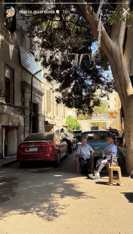 a5medv's tweet photo. ماريا جوارديولا في مصر بالمناسبة، مراحتش العلمين ولا العاصمة ولا اي مدينة جديدة، راحت اسكندرية وشوارعها القديمة ووسط البلد في القاهرة

دي الاماكن اللي الناس العاقلة بتحب تزورها، ماحدش بيحب يزور ناطحات سحاب وابراج ومولات والكلام الحمصي ده لانه موجود في كل حته في العالم

لكن شارع قديم وعريق، منطقة تاريخية...الخ هو ده اللي الناس بتحب تروحه لانه عملة نادرة في العالم حاليا