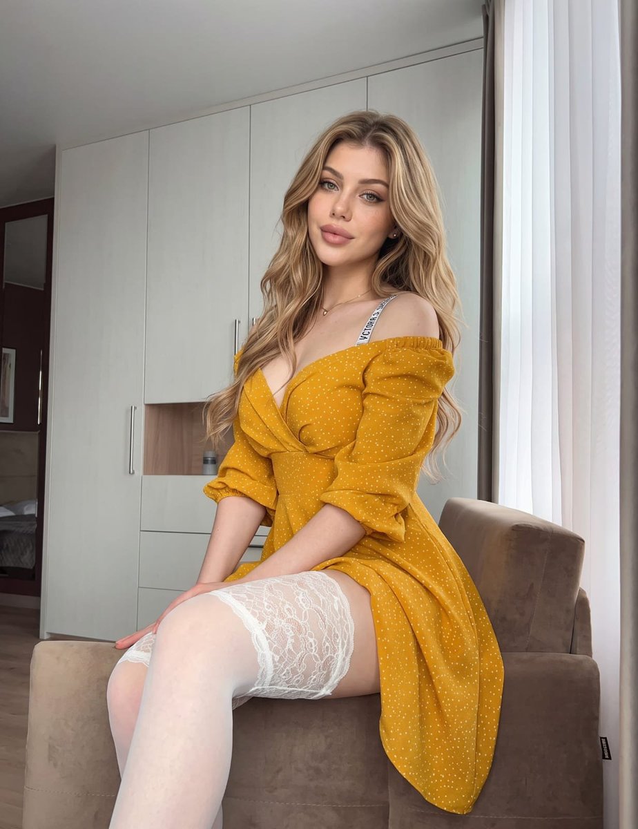 LilyBensoni5's tweet photo. Still living out of a suitcase in this hotel 🧳 Apartment hunting in Miami is no joke. Any tips? Which neighborhood should I look in? 👇

#miamilife #trending #miami https://t.co/1b0IQv0rlf