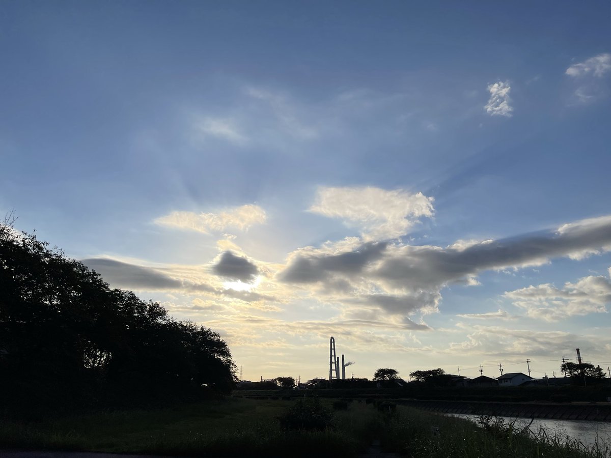 tZvhGR89OpOCmal's tweet photo. 早朝ウォーキング🚶‍♀️
気温16℃
めちゃ寝不足🥱 https://t.co/vEZKhmwBWc