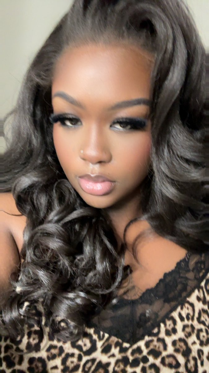 findollyy's tweet photo. pretty enough to distract you from the fact that I’m taking control🦮

#findoll #bnwo #ebonydomme https://t.co/mpDNA3vYl6