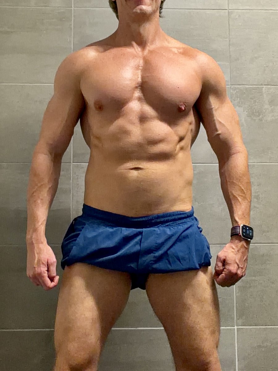 GeekyMuscle's tweet photo. Was thinking about hitting the gym this weekend, maybe, perhaps. #FlexFriday #fitover40 #gaymuscle #bodybuilder #naturalbodybuilding #muscle #musclemen https://t.co/hVBIXFnpDg