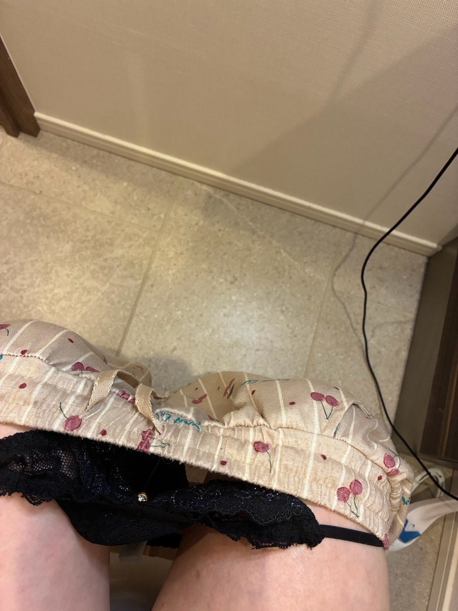 kkk_iu7's tweet photo. 【有識者の方教えてください】
知り合いのサロンで💩ぶりぶりしてたんだけど
これってカメラ…？盗撮？
『ブリッ』『ウッ〜』って声出してたしヤバいって… https://t.co/80RegvcwcW